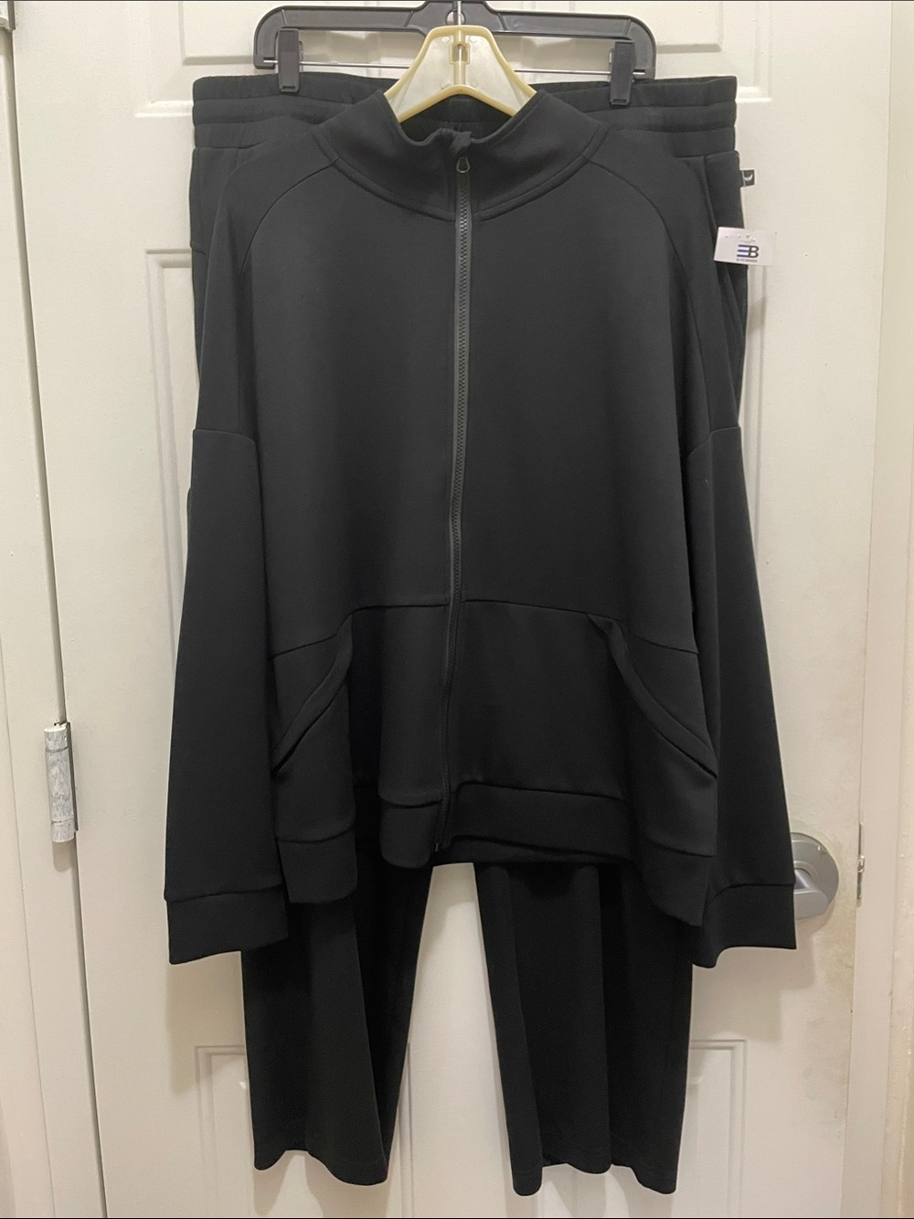 Women's Black 2-Piece Plus Size 2X sweatsuit.